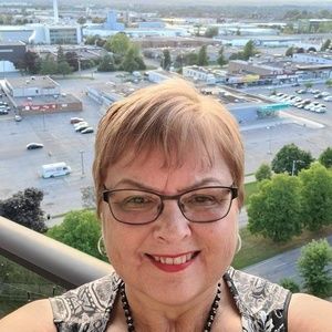 Meet your Posher, Monique